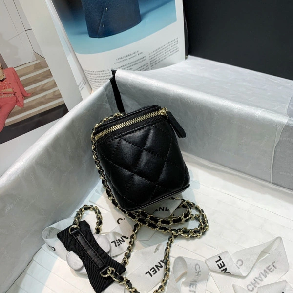 Popular CHANEL SMALL VANITY WITH CHAIN 1264 - Image 3