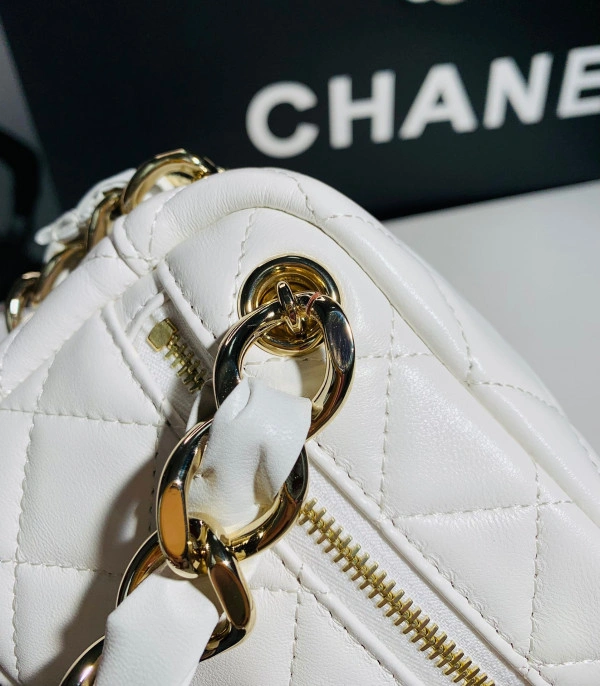 CHANEL CHANELUTCH WITH HANDLE Affordable 1777 - Image 3