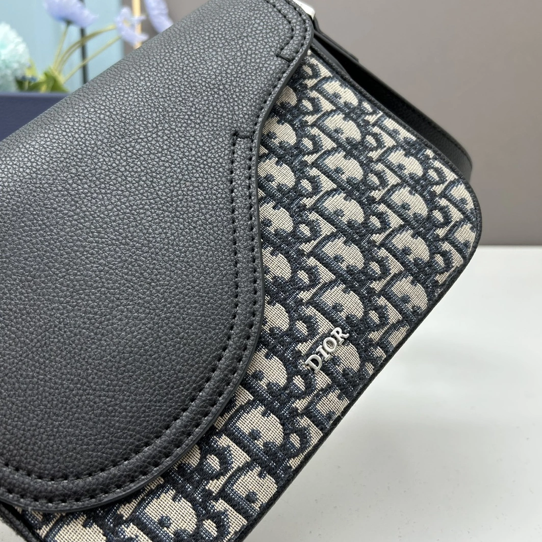 Affordable 1325 Christian Dior AAA Man Messenger Bags - Image 4