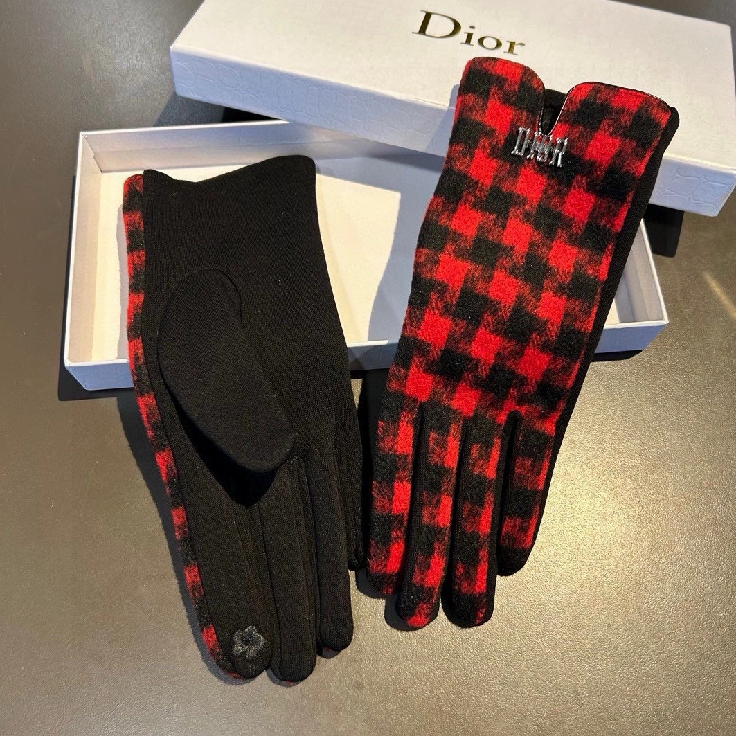 Bold 1321 Christian Dior Gloves - Image 3