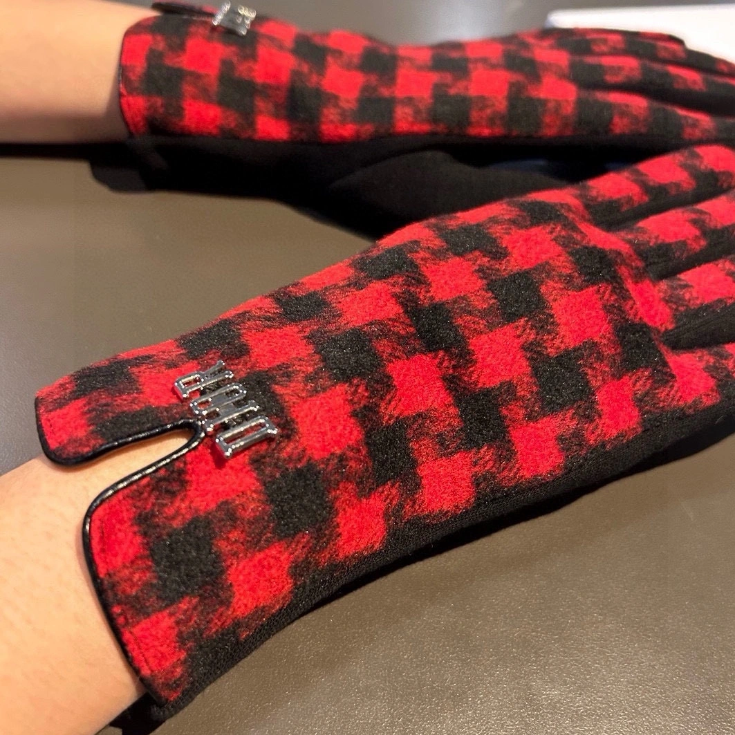 Bold 1321 Christian Dior Gloves - Image 6