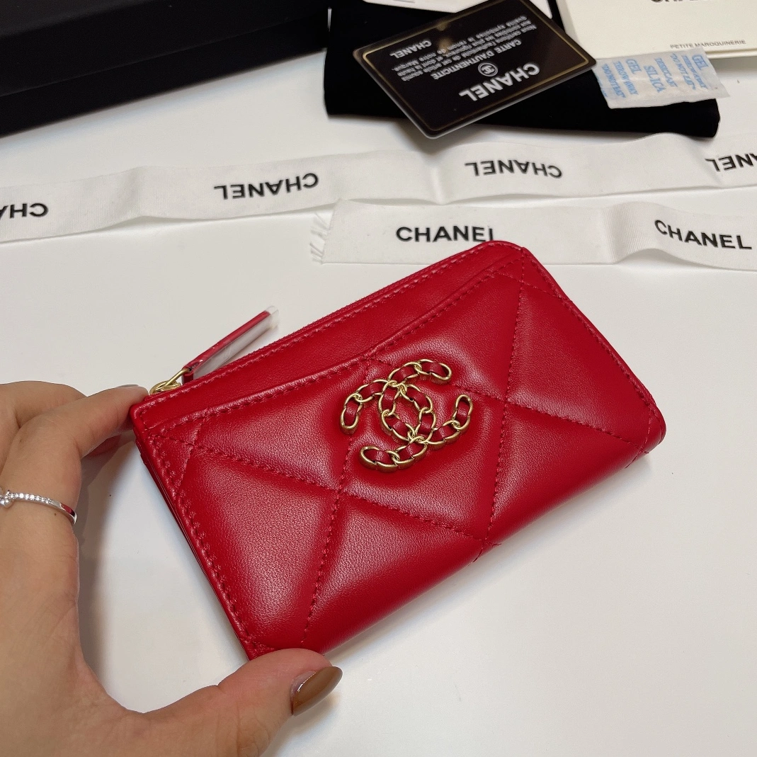 Bold 5625 Chanel Card Case - Image 4