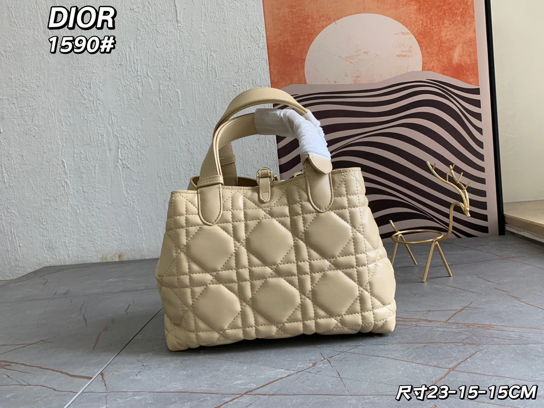 Breathable 2256 Christian Dior AAA Quality Handbags For Women - Image 4