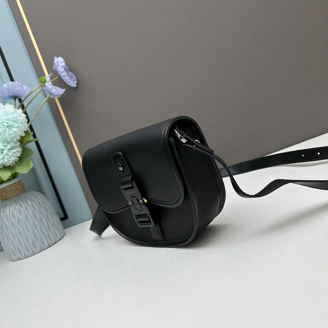 Breathable 6690 Christian Dior AAA Quality Messenger Bags For Unisex