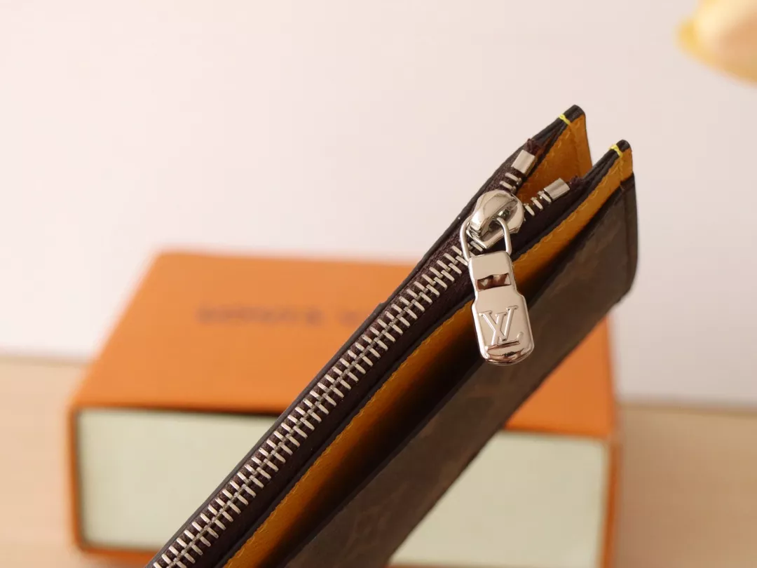 Breathable 7795 Louis Vuitton LV Card Case - Image 5