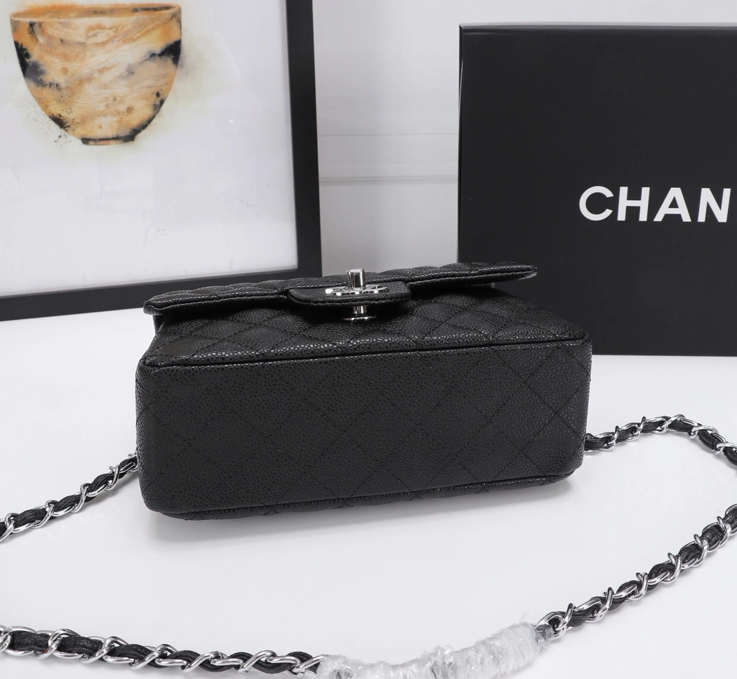 Chanel AAA Quality Messenger Bags For Women AllSeason 3965 - Image 3