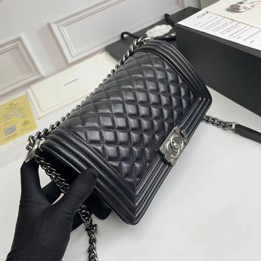 Chanel AAA Quality Messenger Bags For Women Breathable 3896
