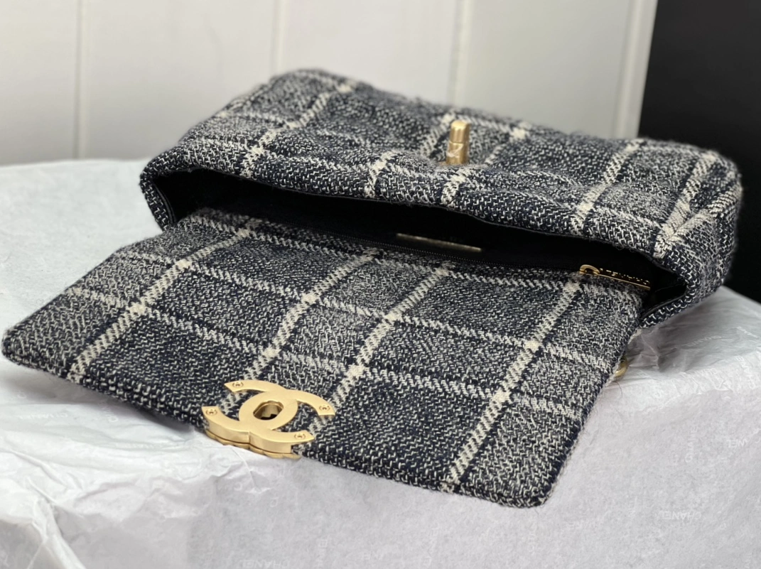 Chanel AAA Quality Messenger Bags For Women Fashionable 8993 - Image 5