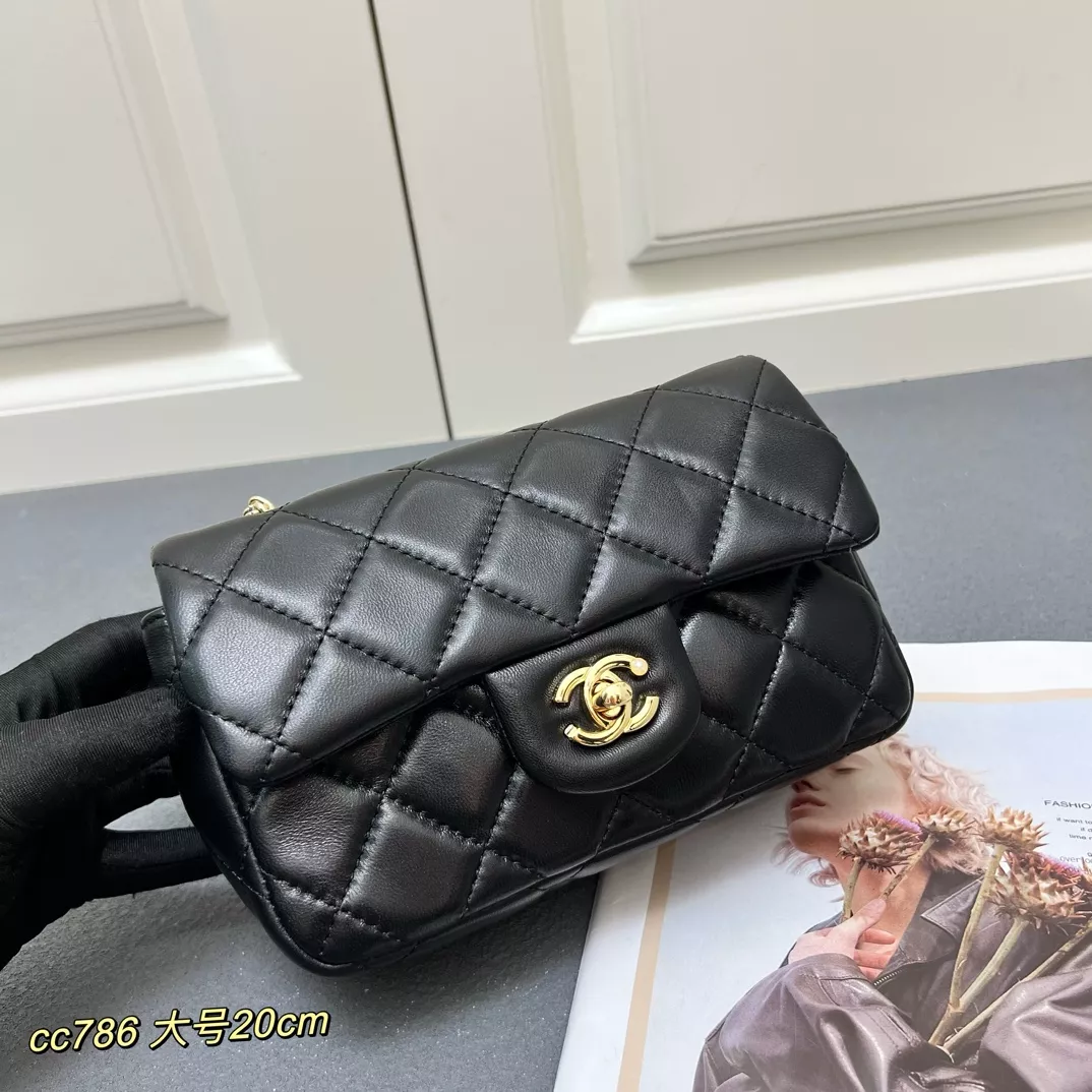 Chanel AAA Quality Messenger Bags For Women Lightweight 5570
