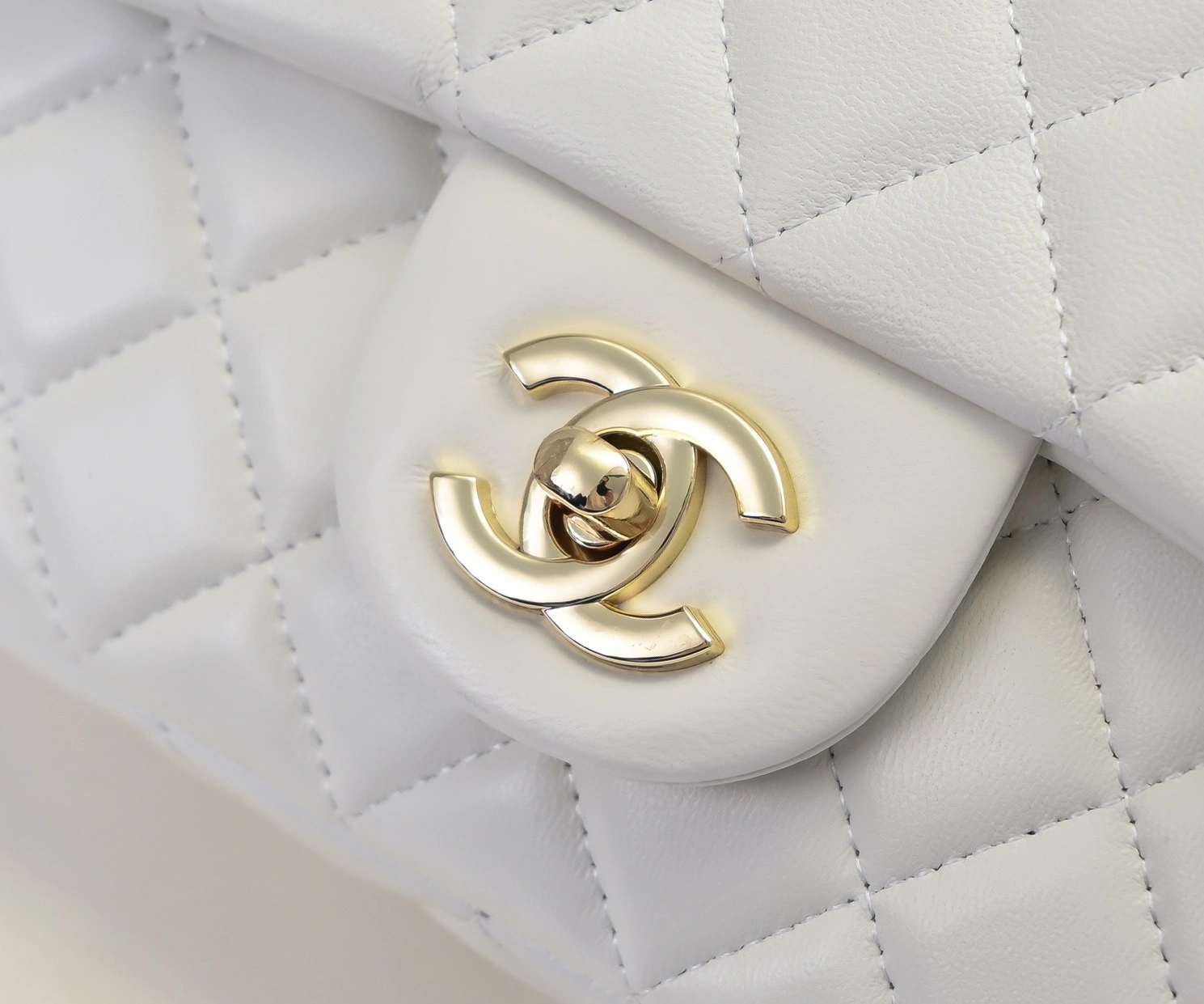 Chanel AAA Quality Messenger Bags Stylish 1015 - Image 5