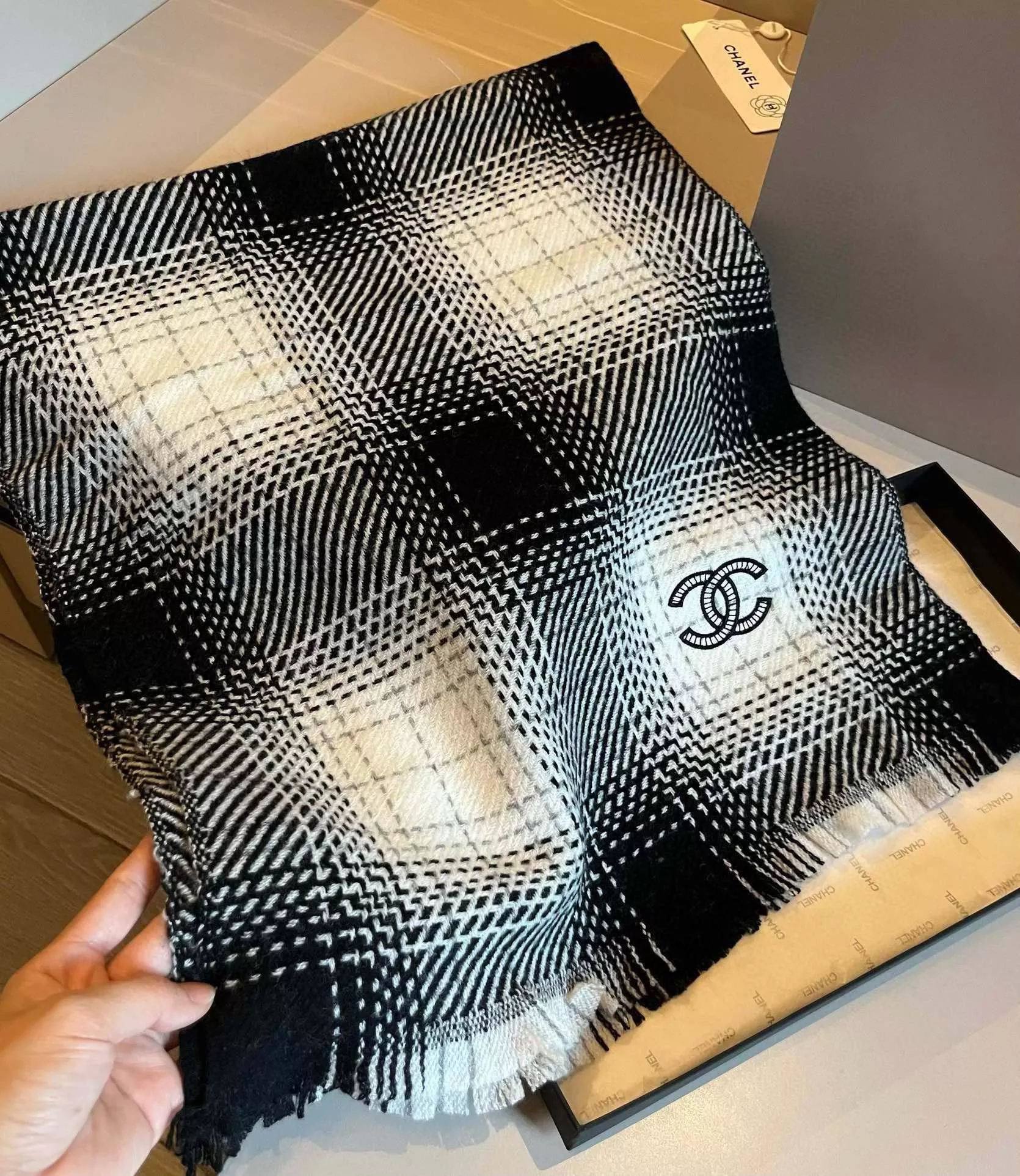 Chanel Scarves For Women Sophisticated 8925 - Image 5