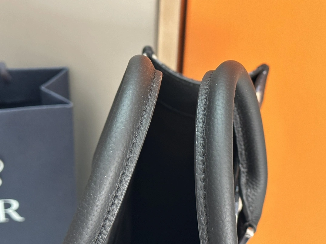 Christian Dior AAA Man Handbags Classic 1232 - Image 3