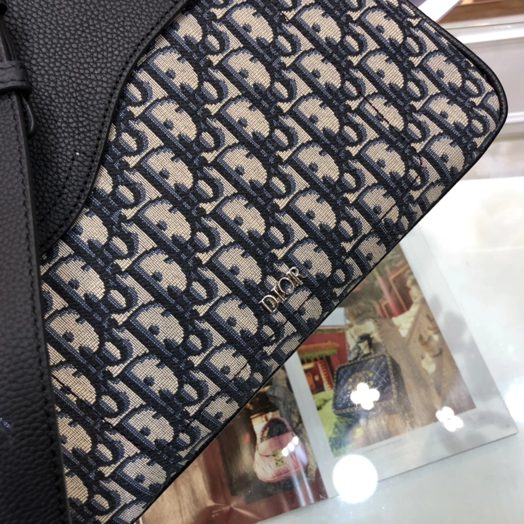 Christian Dior AAA Man Handbags Elegant 4469 - Image 6