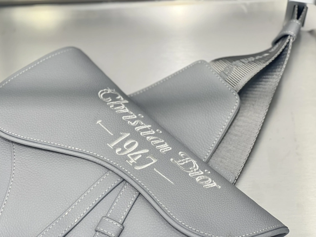 Christian Dior AAA Man Messenger Bags Affordable 3778 - Image 3