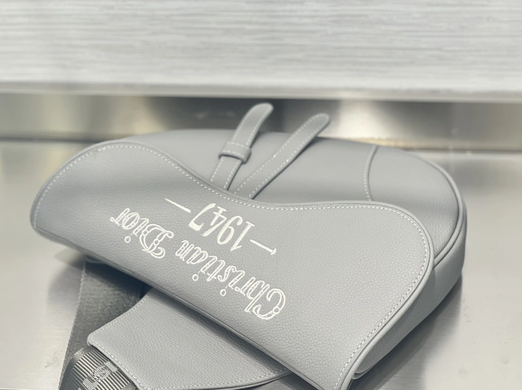 Christian Dior AAA Man Messenger Bags Affordable 3778 - Image 4