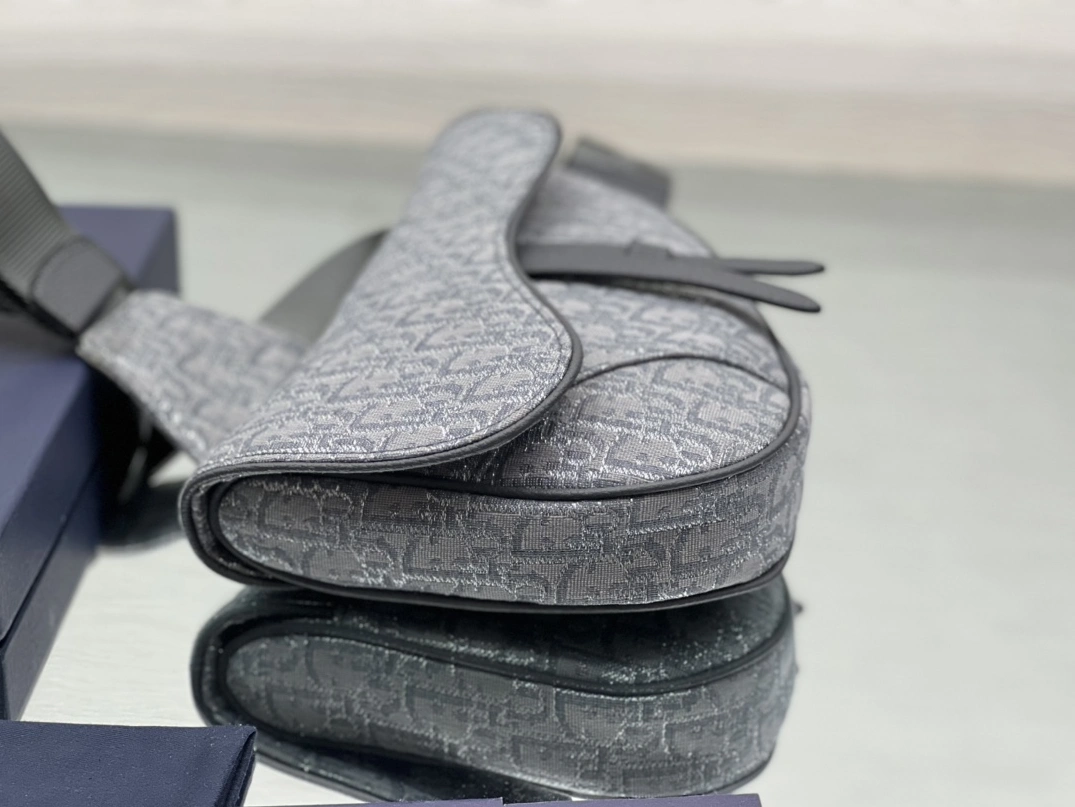 Christian Dior AAA Man Messenger Bags Soft 1835 - Image 4