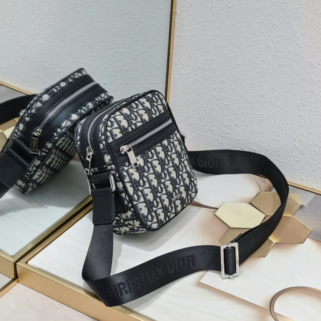 Christian Dior AAA Man Messenger Bags Trendsetting 3429
