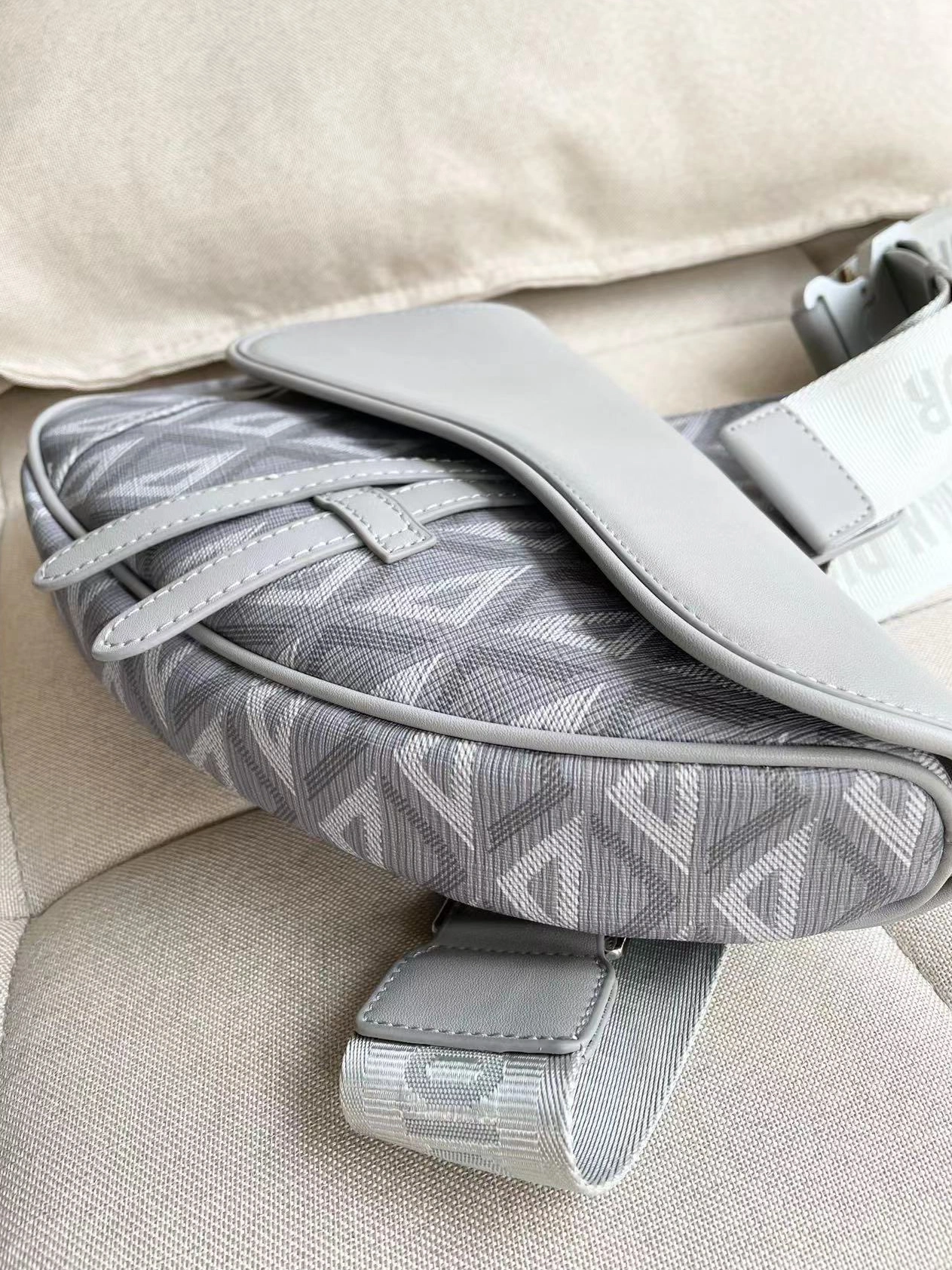 Christian Dior AAA Man Messenger Bags Versatile 2741 - Image 4