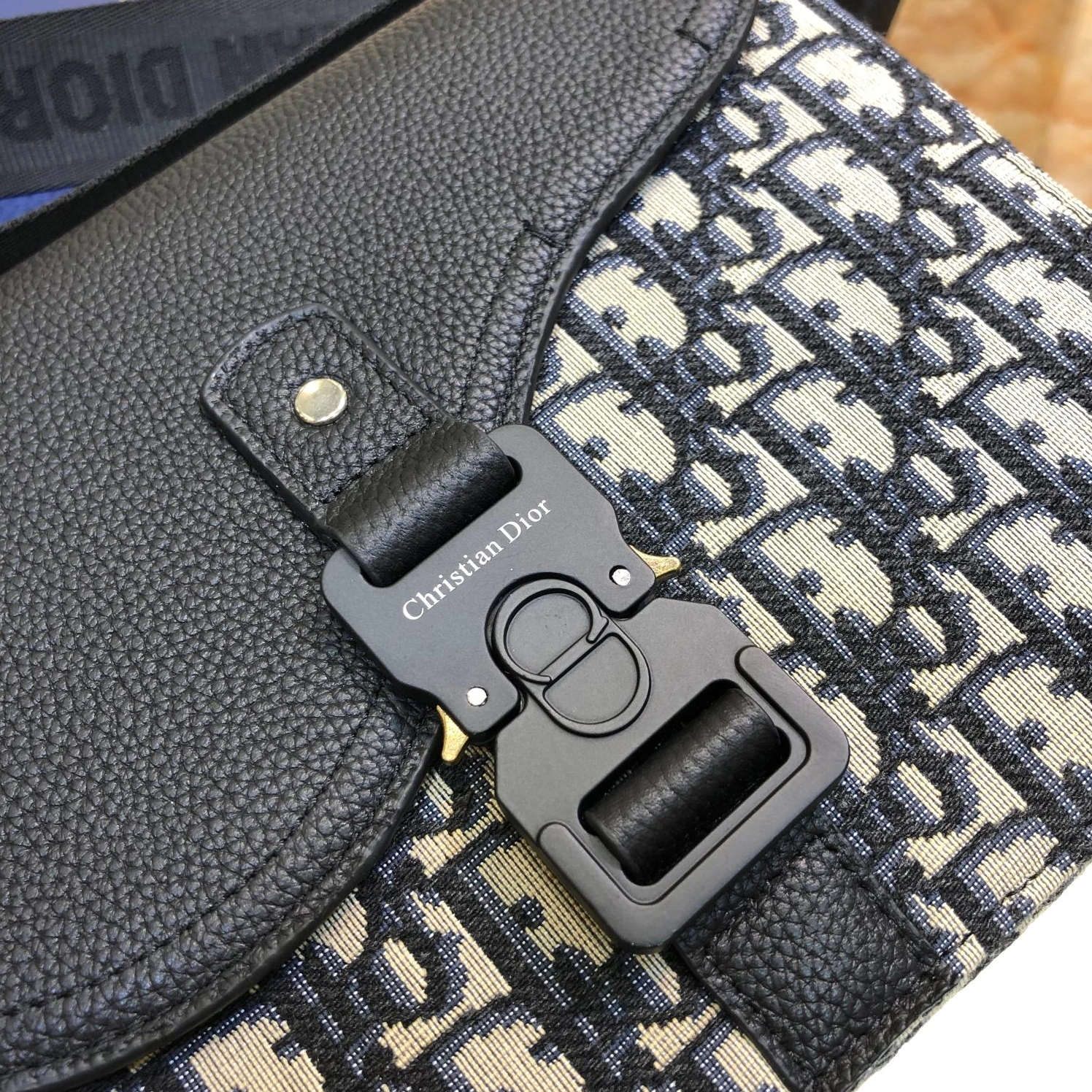 Christian Dior AAA Man Messenger Bags WellDesigned 7471 - Image 3