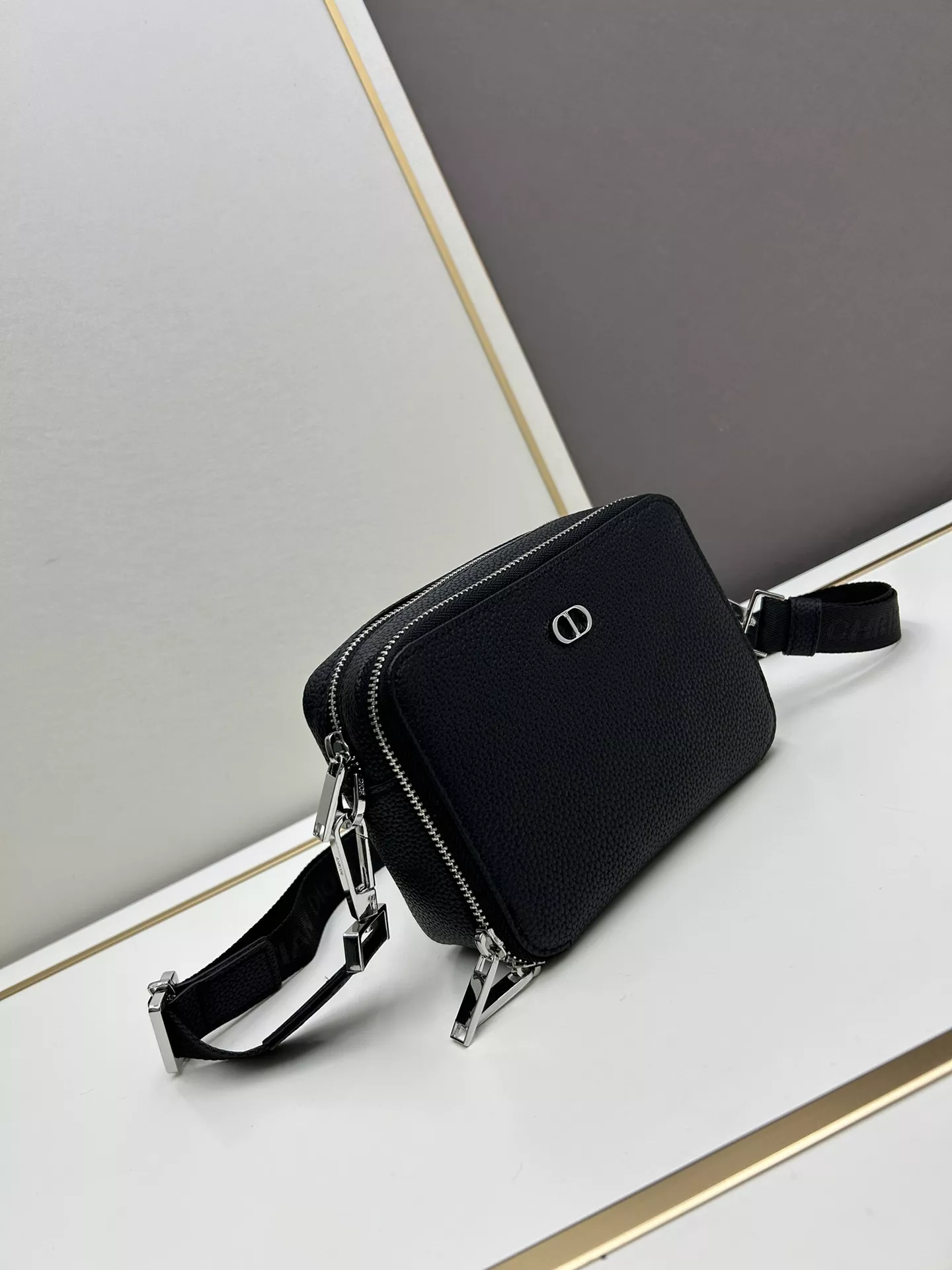 Christian Dior AAA Man Messenger Bags WellDesigned 7506