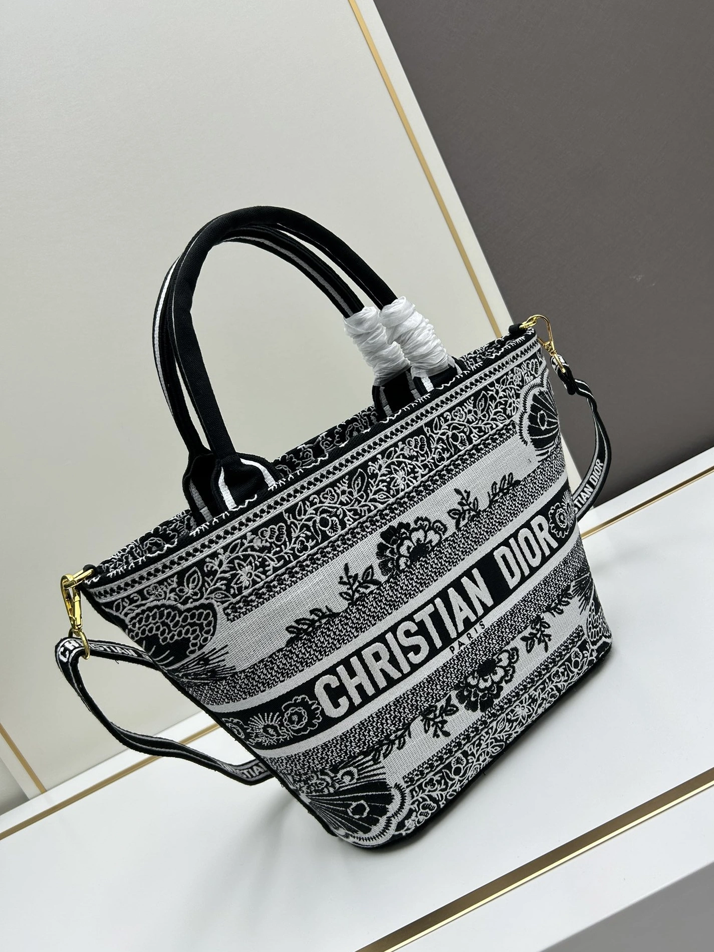 Christian Dior AAA Quality Handbags For Women Breathable 2054