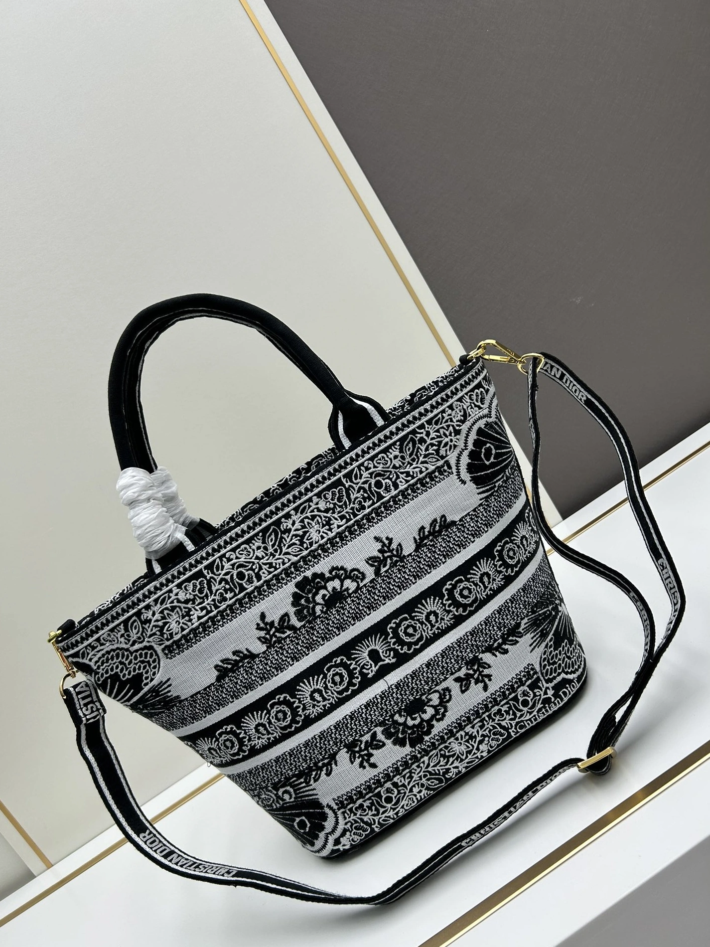 Christian Dior AAA Quality Handbags For Women Breathable 2054 - Image 3