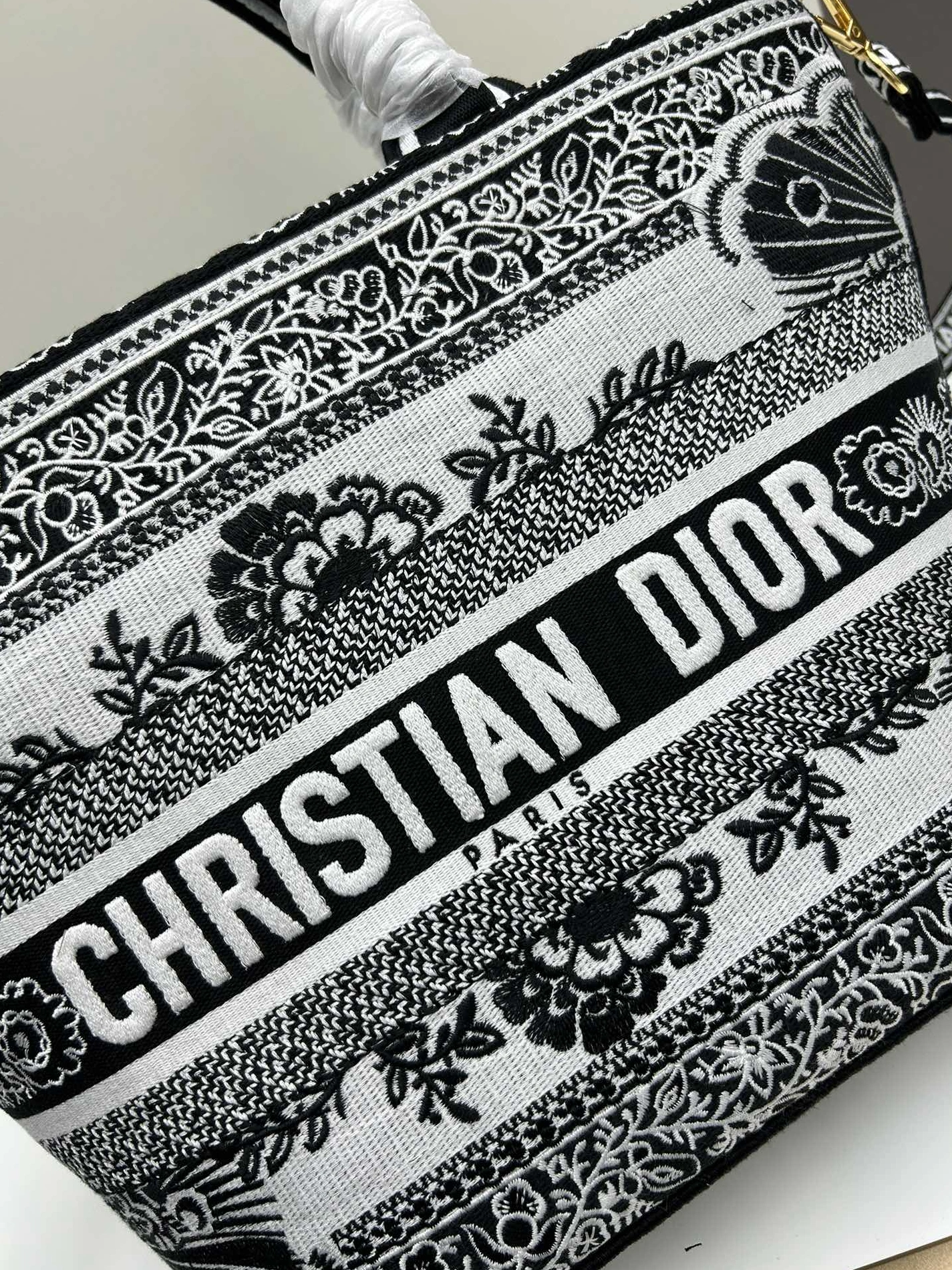 Christian Dior AAA Quality Handbags For Women Breathable 2054 - Image 4