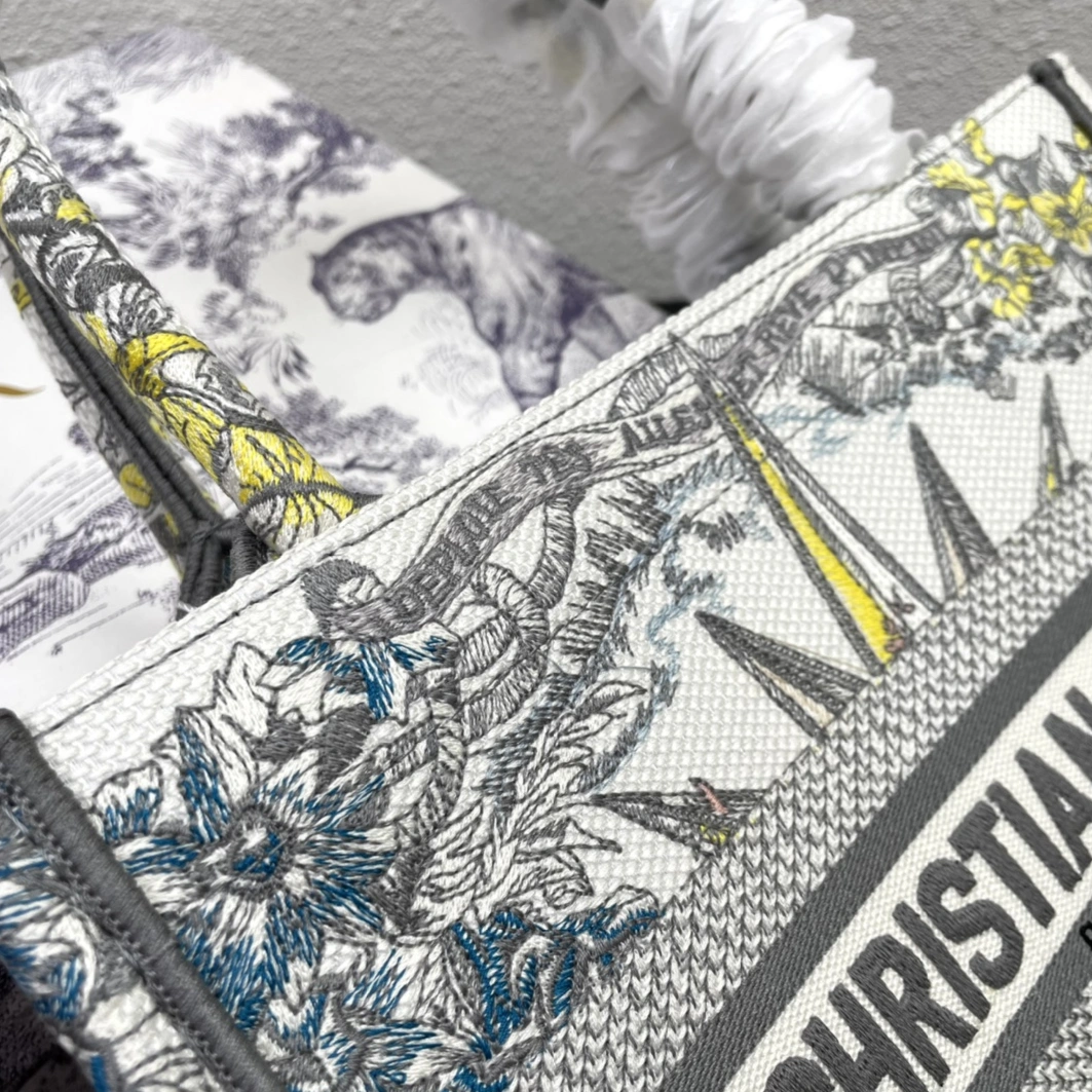 Christian Dior AAA Quality Tote-Handbags For Women Vibrant 8073 - Image 5