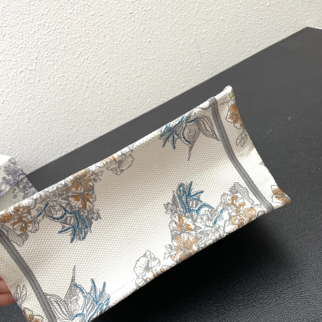 Christian Dior AAA Quality Tote-Handbags For Women Vibrant 8073 - Image 7