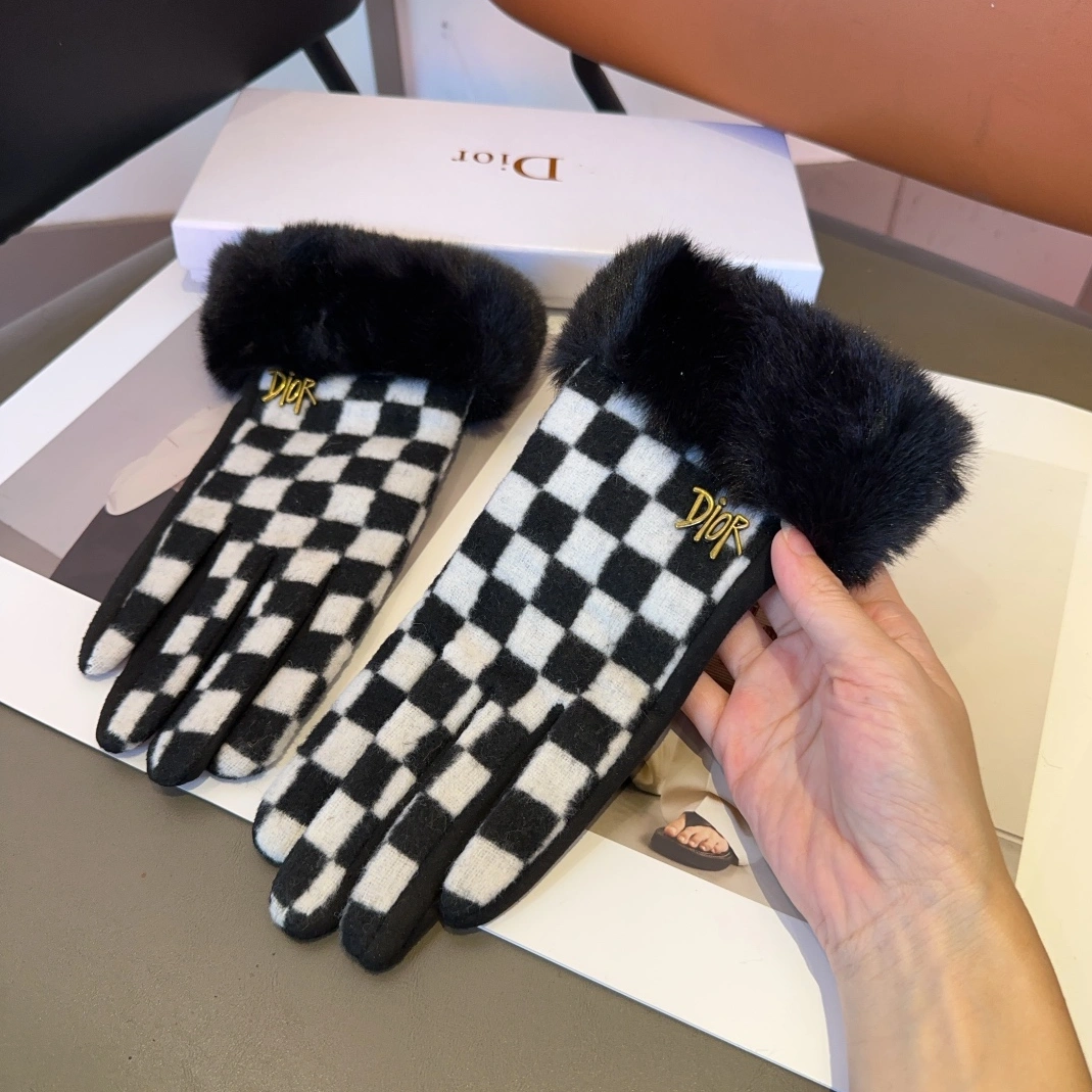 Christian Dior Gloves For Women Bold 1953 - Image 4