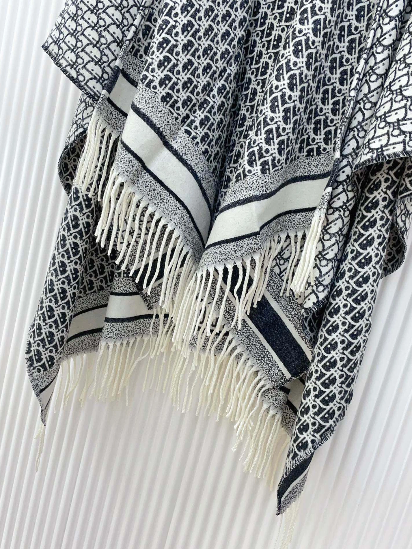 Christian Dior Poncho Trendy 613 - Image 3