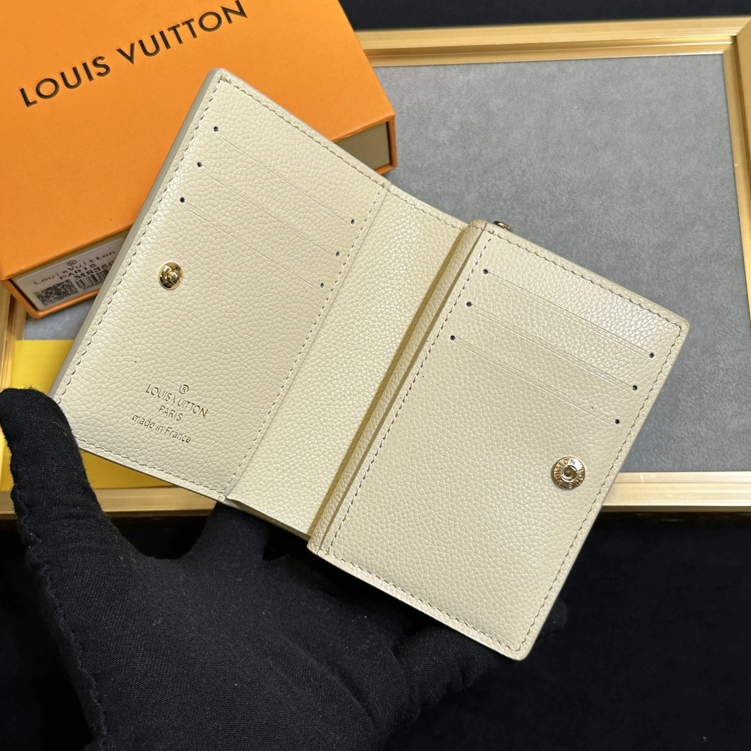 Classic 1768 Louis Vuitton LV Card Case For Women - Image 4