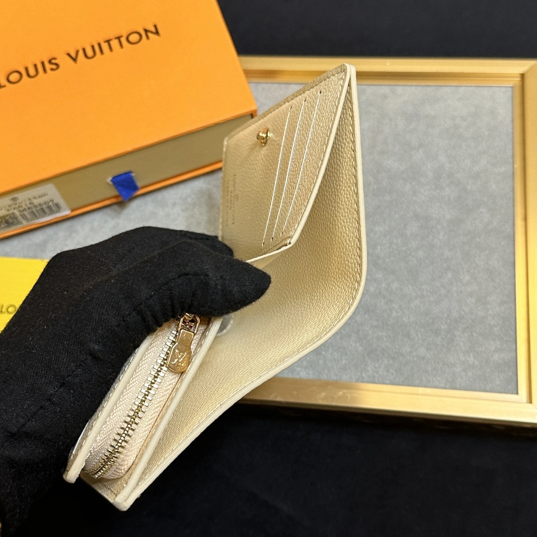 Classic 1768 Louis Vuitton LV Card Case For Women - Image 7