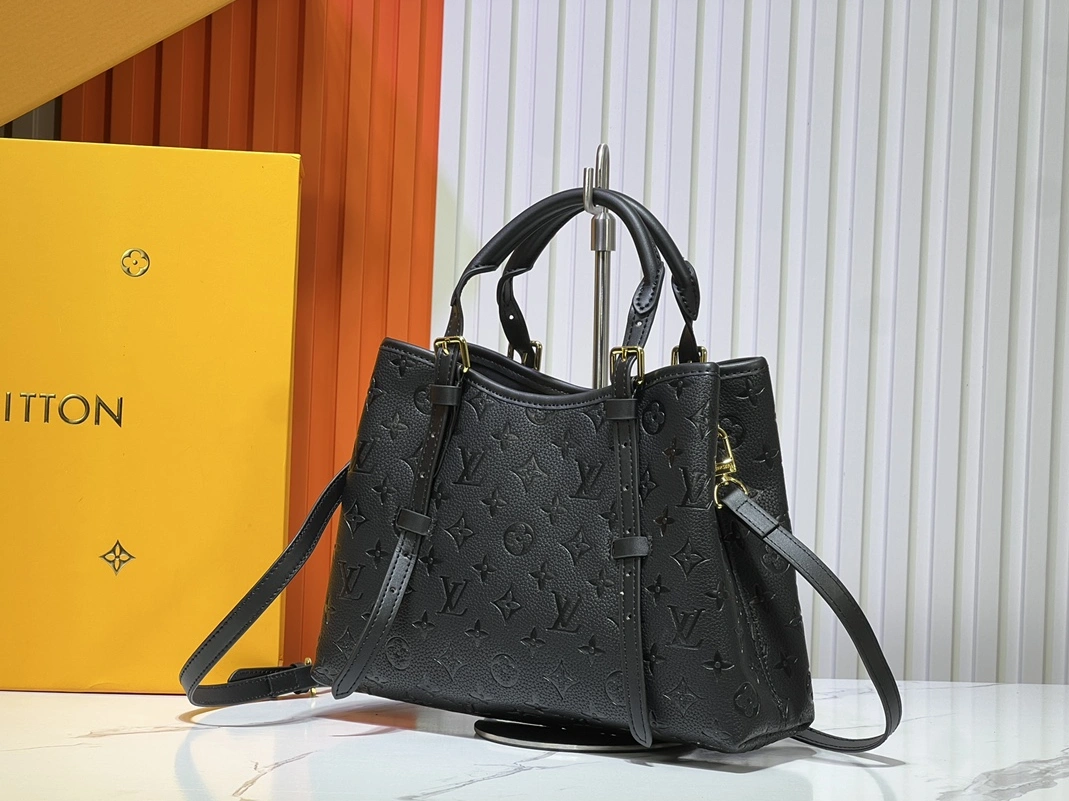 Classic 4774 Louis Vuitton AAA Quality Handbags For Women