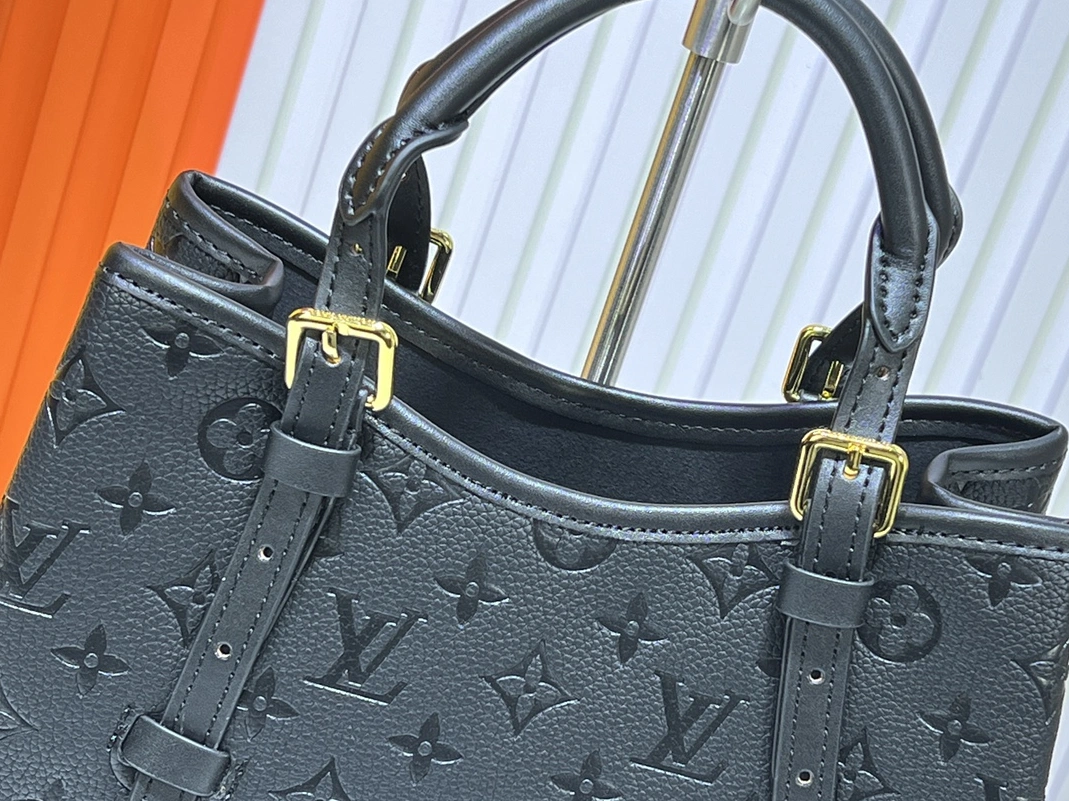 Classic 4774 Louis Vuitton AAA Quality Handbags For Women - Image 3