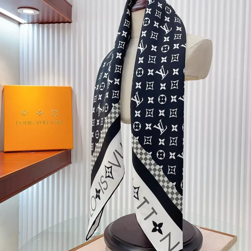 Classic 7588 Louis Vuitton Silk Squares - Image 4