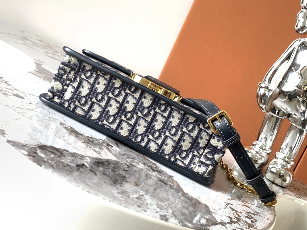 Comfortable 176 Christian Dior AAA Quality Messenger Bags For Women - Image 4