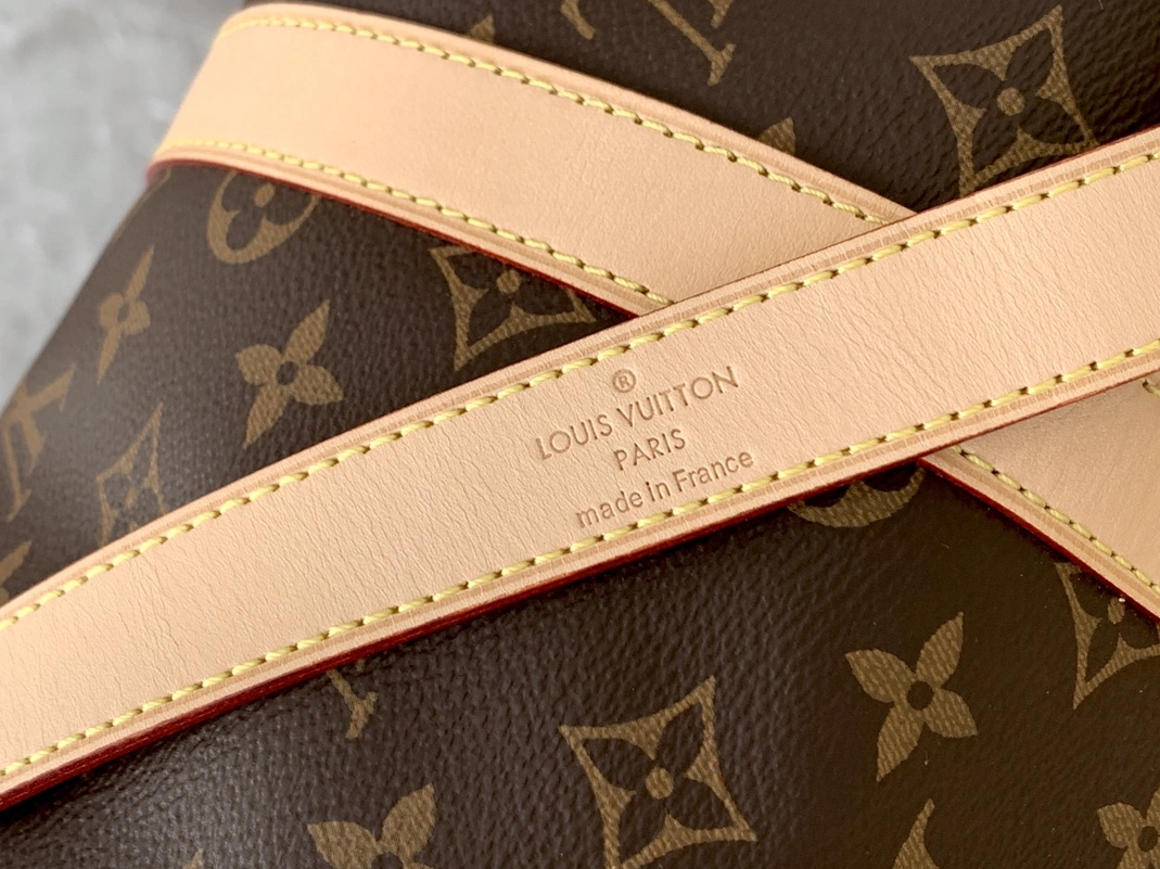 Comfortable 731 Louis Vuitton Travel Bags - Image 5