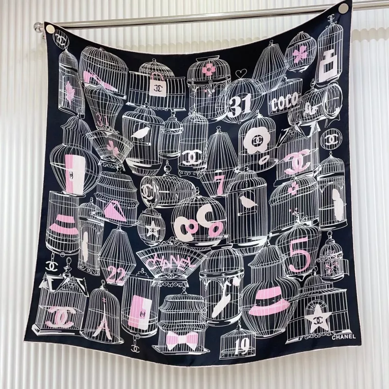 Compact 7290 Chanel Silk Squares - Image 3