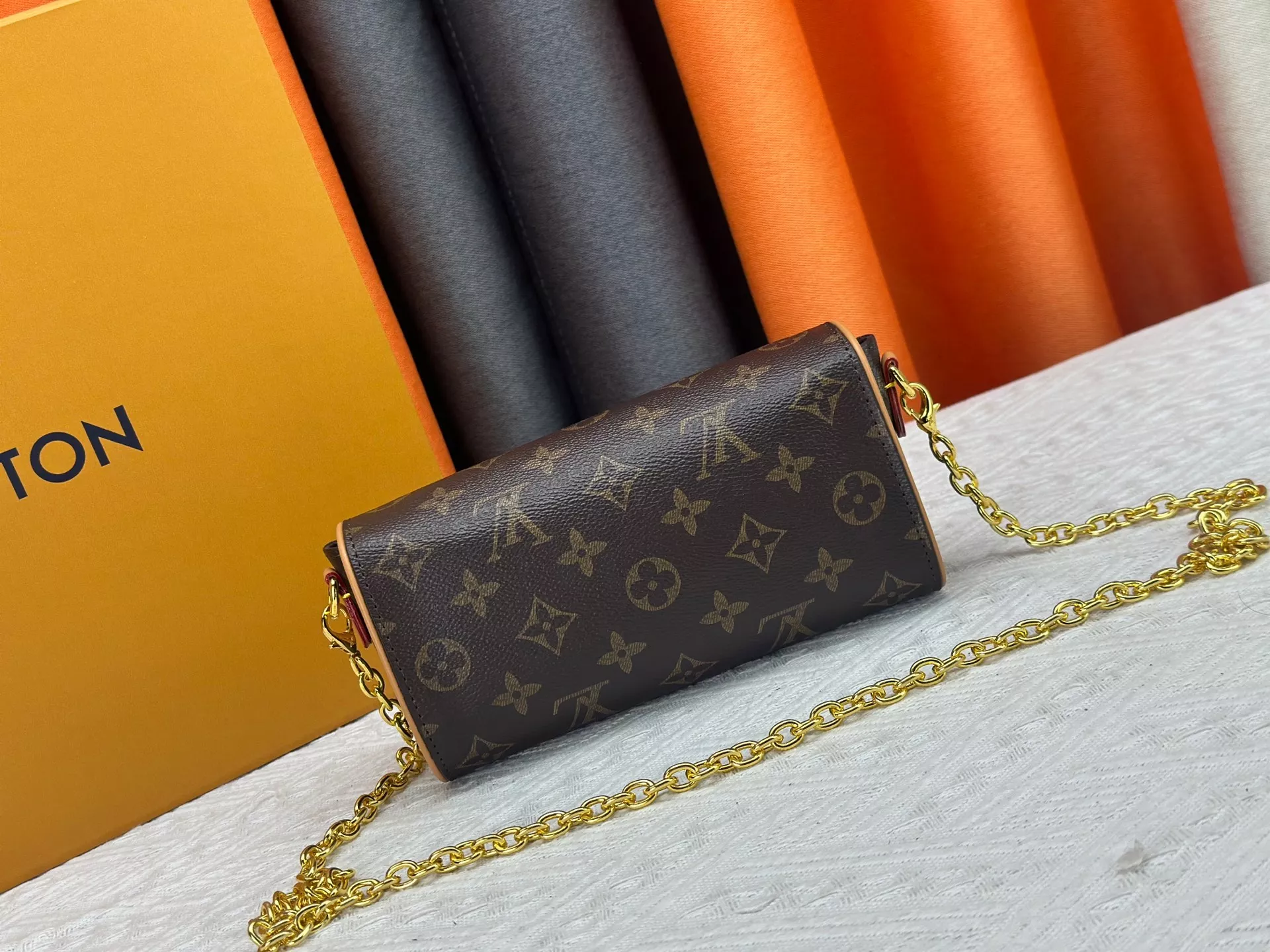 DailyWear 3384 Louis Vuitton AAA Quality Messenger Bags For Women - Image 4