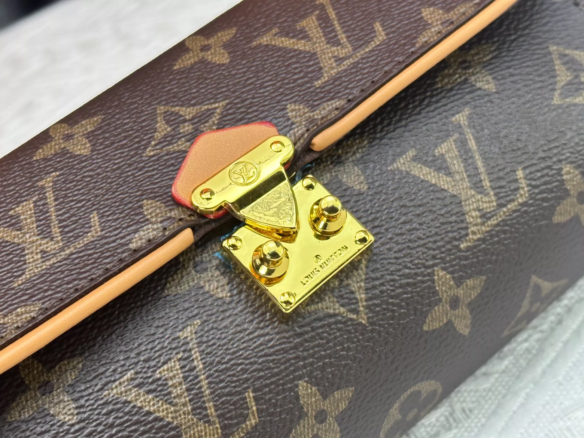 DailyWear 3384 Louis Vuitton AAA Quality Messenger Bags For Women - Image 6