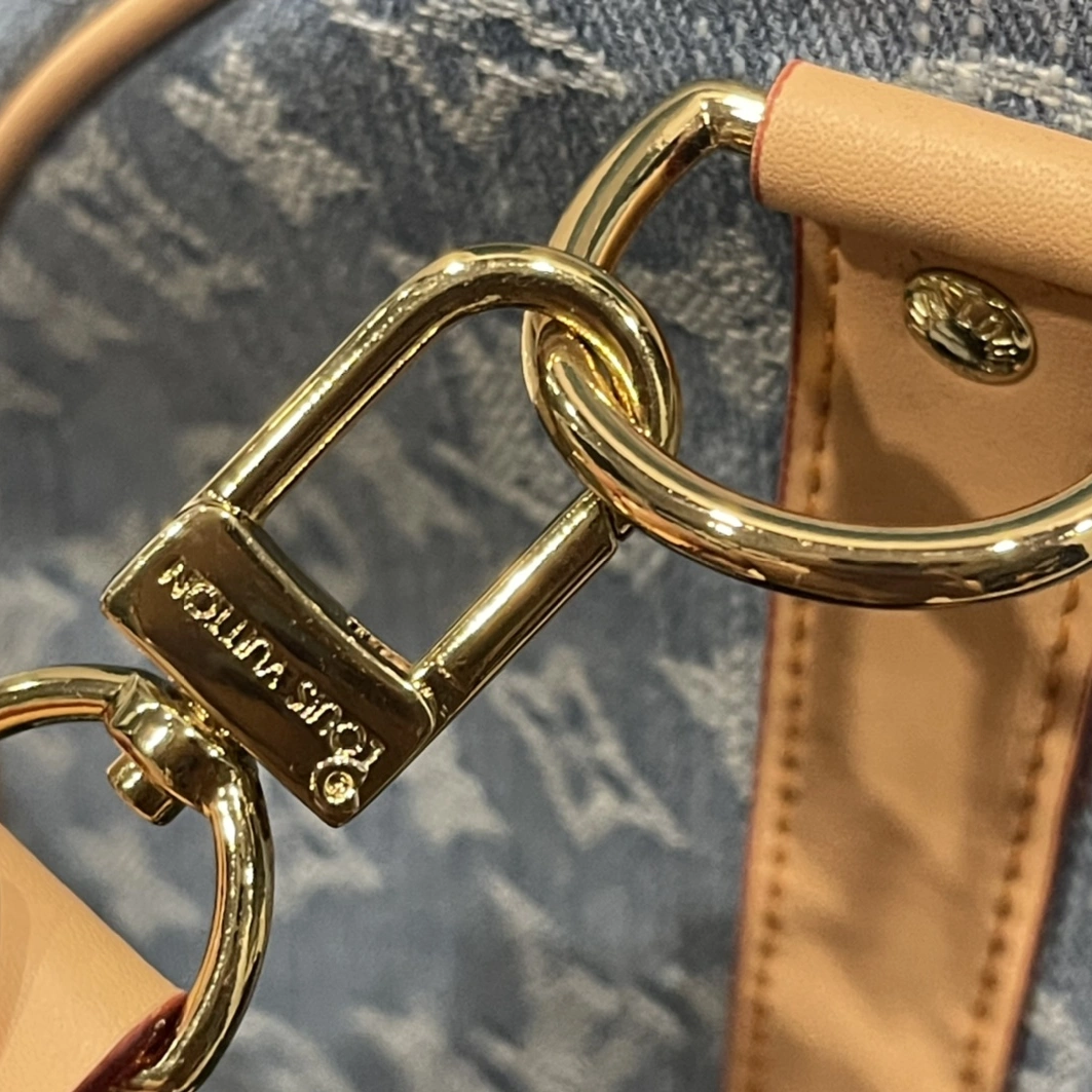 DailyWear 687 Louis Vuitton Travel Bags - Image 7