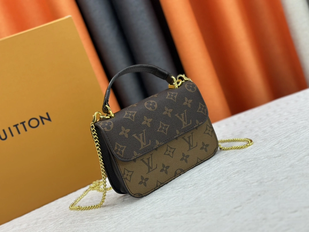 Durable 1952 Louis Vuitton AAA Quality Messenger Bags For Women