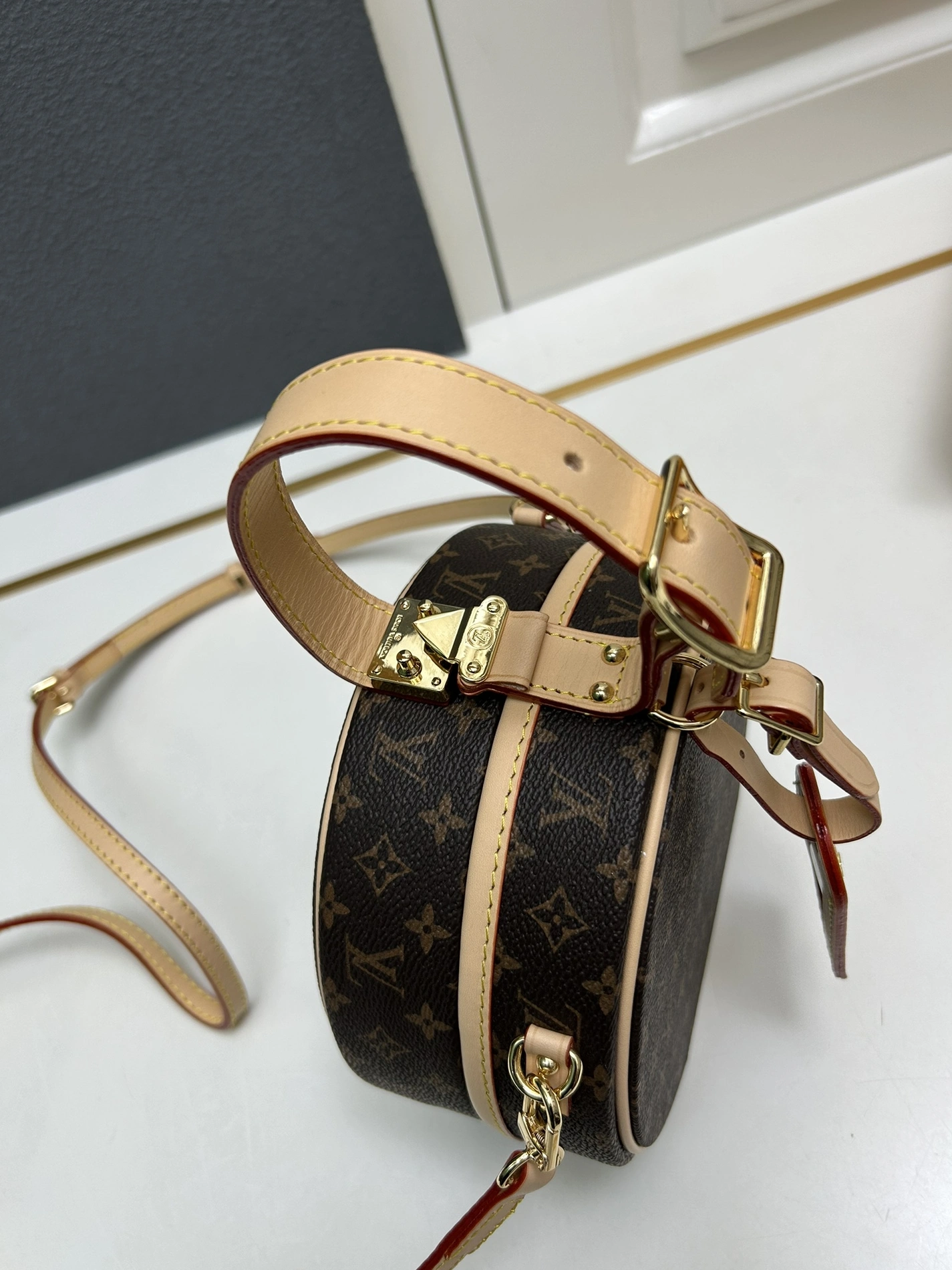 Durable 9814 Louis Vuitton AAA Quality Messenger Bags For Women - Image 5