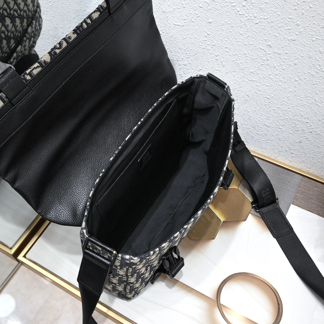 EasyMatch 1469 Christian Dior AAA Man Messenger Bags - Image 8