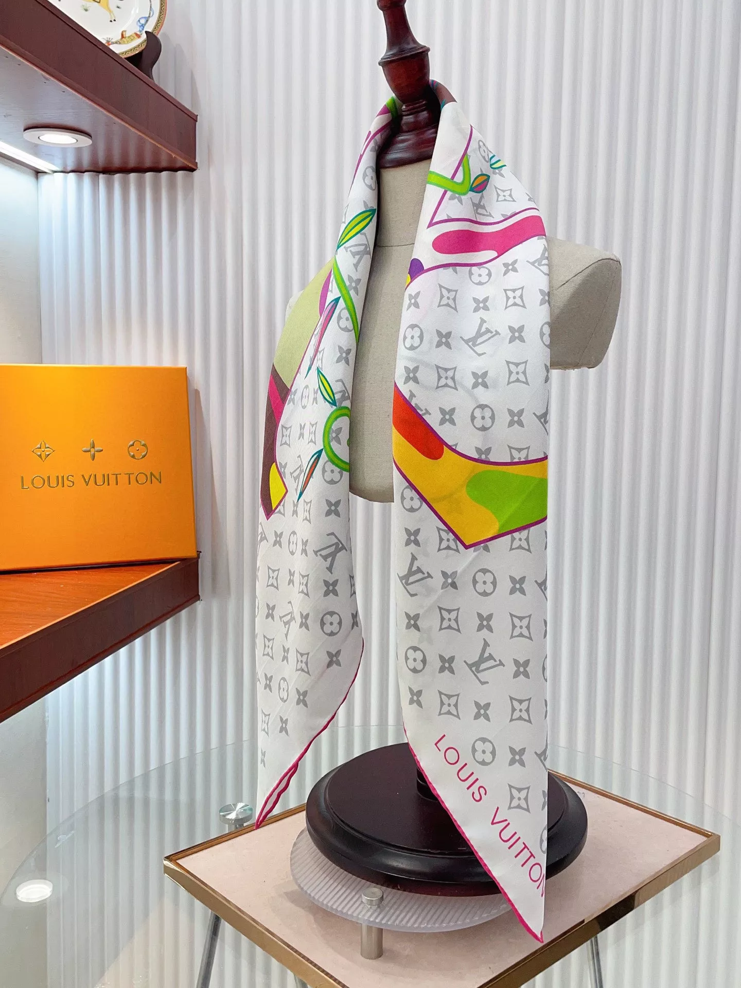 EasyMatch 1664 Louis Vuitton Silk Squares - Image 4