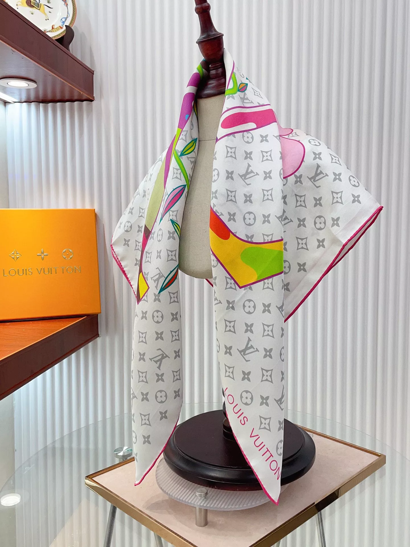 EasyMatch 1664 Louis Vuitton Silk Squares - Image 6