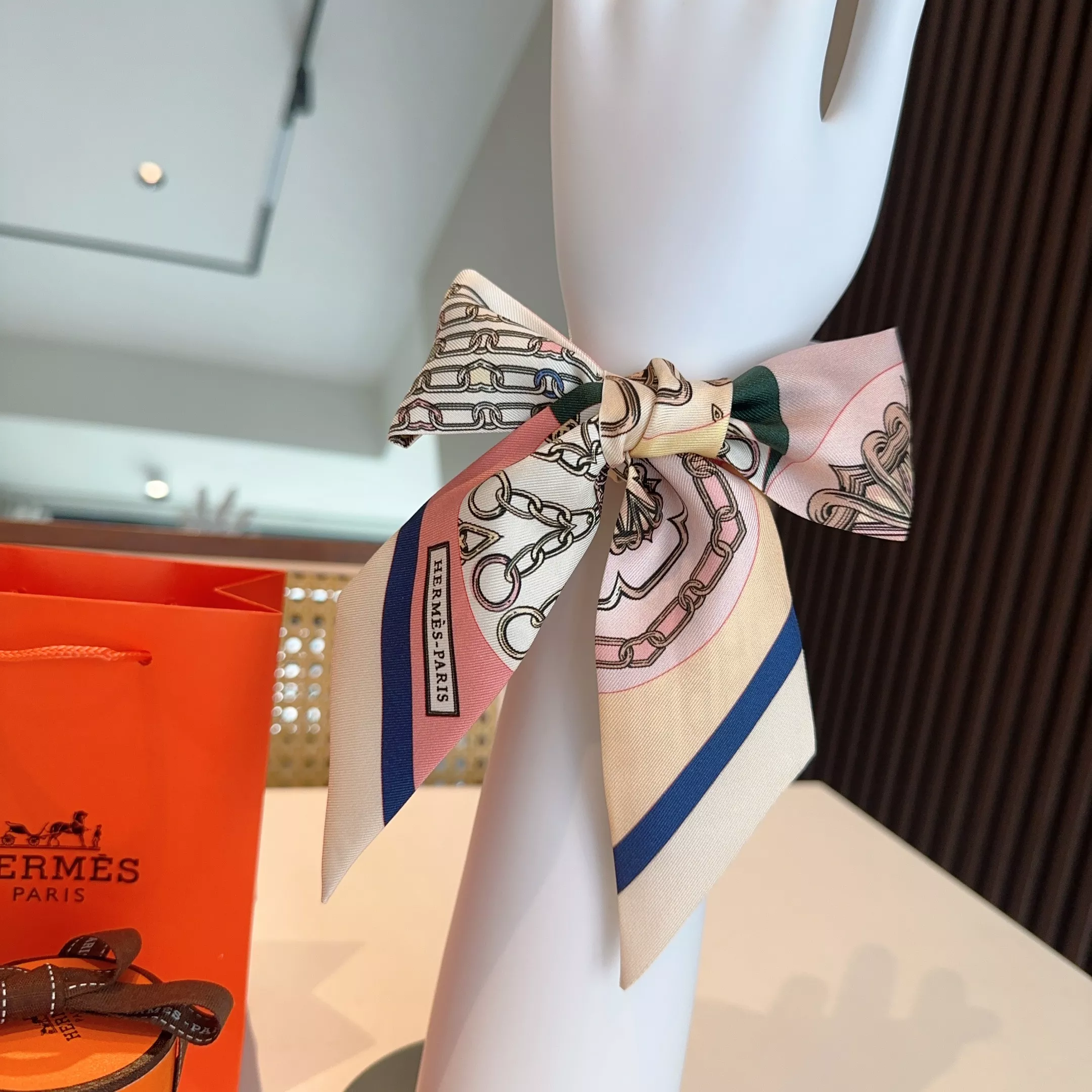 EasyMatch 4095 Hermes Silk Scarf - Image 3