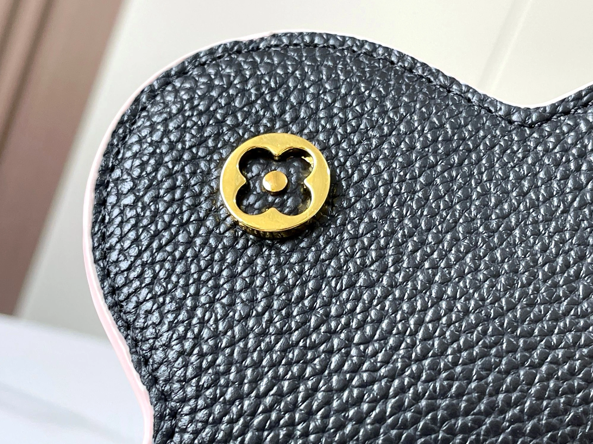 EasyMatch 5758 Louis Vuitton AAA Quality Messenger Bags For Women - Image 6