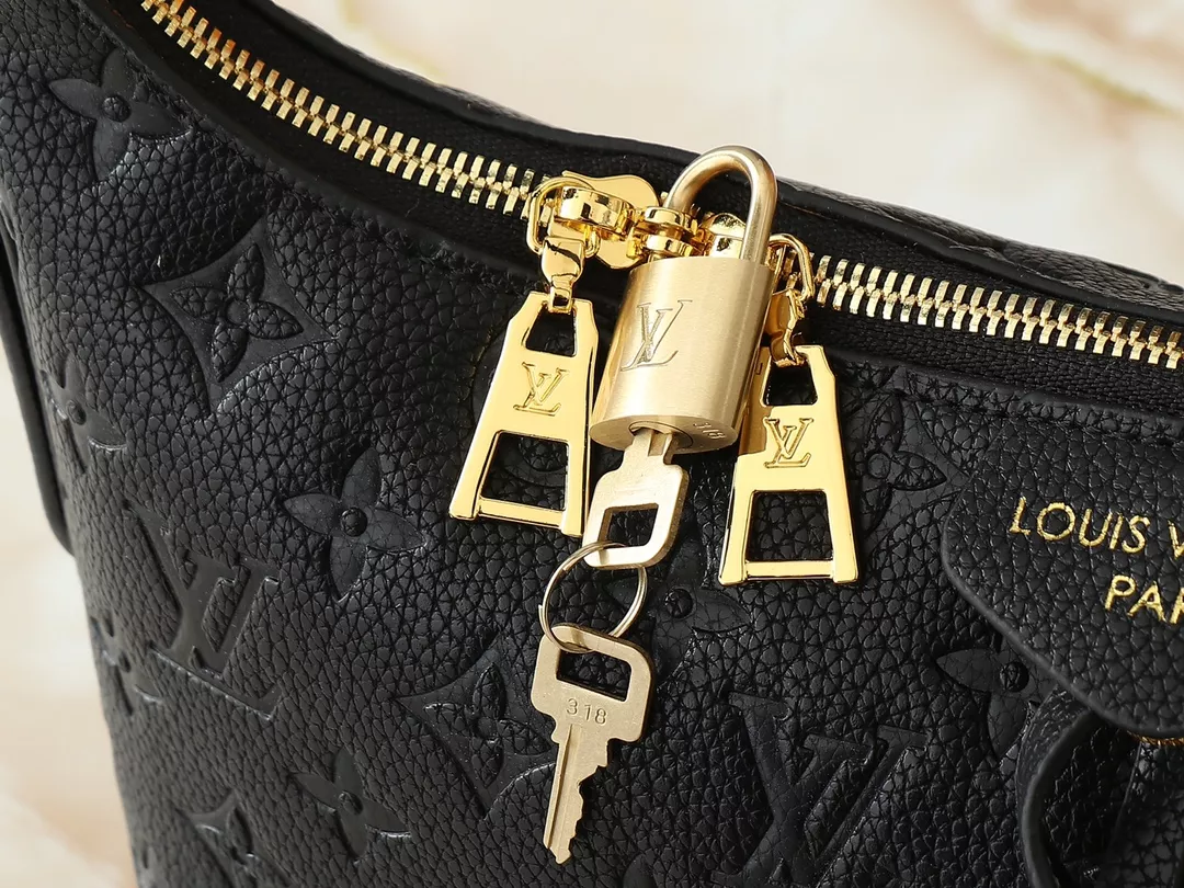 Efficient 1832 Louis Vuitton AAA Quality Shoulder Bags For Women - Image 6